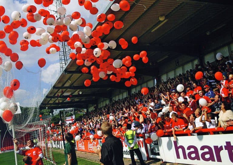League One : Brentford rejoint les Wolwes en Championship