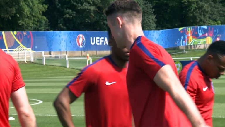 Angleterre : A. Cole encense Sturridge