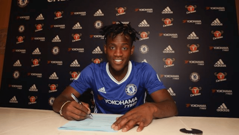 Chelsea : Michy Batshuayi frustré par sa place de remplaçant
