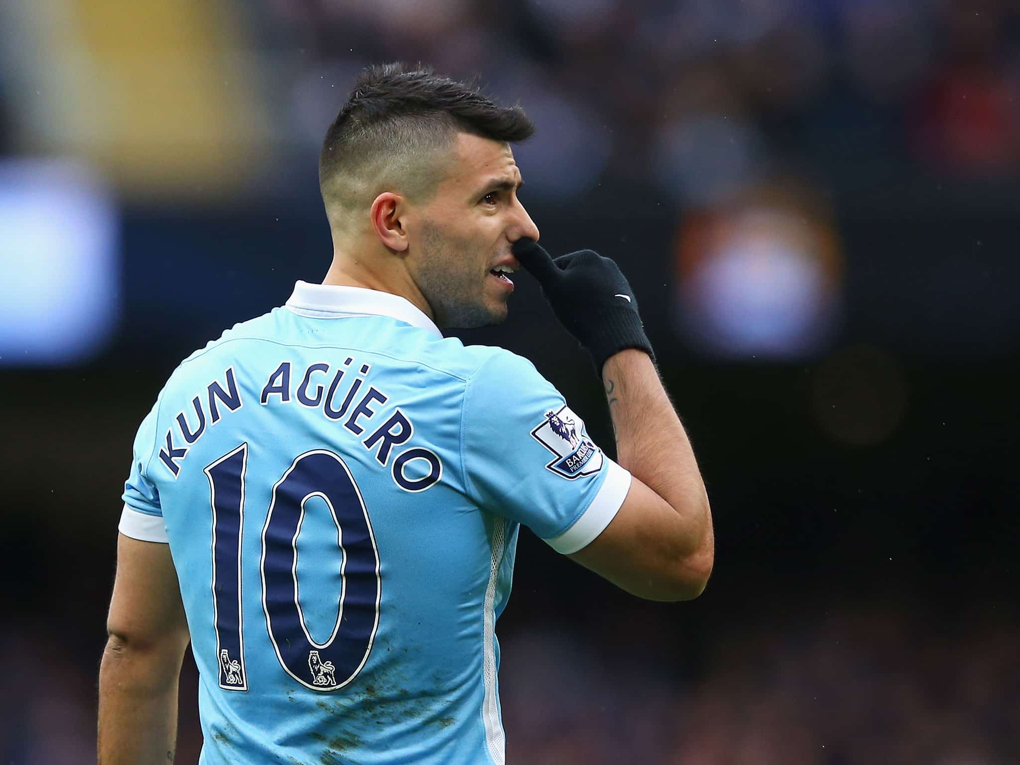 Une très lourde sanction pour le citizen Sergio Agüero après une faute sur David Luiz