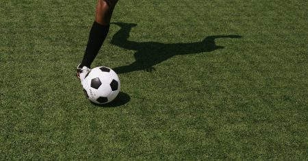 découvrez l'importance du développement des jeunes dans le football et les meilleures pratiques pour favoriser leur progression dans ce sport passionnant.