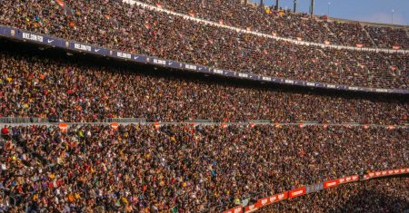 trouvez des informations sur les supporters de football, l'ambiance dans les stades et l'engagement des fans dans le sport.