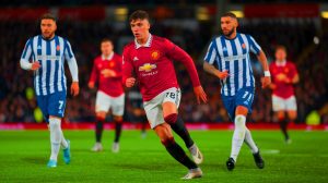 « Un prodige de 18 ans époustoufle le monde » : Manchester United écrase la Real Sociedad avec une jeune étoile en pleine lumière