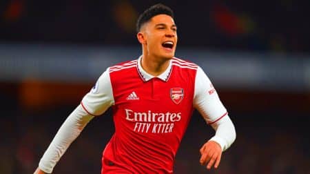 Arsenal en mission explosive : Moise Keane sur le point de rejoindre les Gunners, Tottenham et Newcastle écartés dans un duel épique