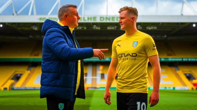 « Ce conseil inattendu qui pourrait tout changer » : cet entraîneur de Norwich City s’invite dans l’avenir de Callum Doyle en pleine rumeur de transfert