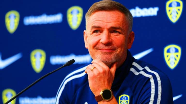 « Ce marché des transferts insensé » : Leeds United et Farke dénoncent ces tarifs exorbitants qui bouleversent le football britannique