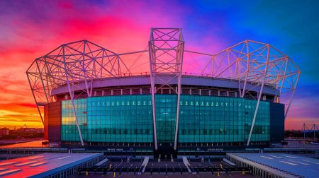 Stupéfaction mondiale : Manchester United dévoile un stade colossal défiant les lois architecturales, émerveillement et panique au rendez-vous