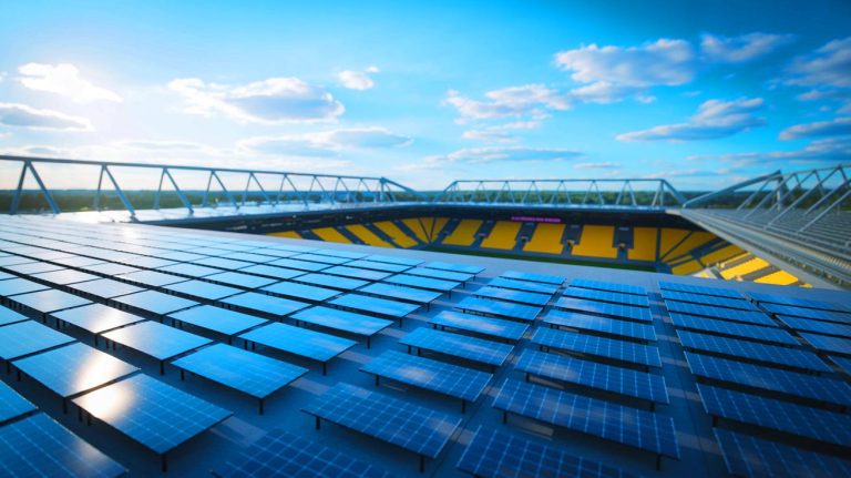 Une machine à cash : ce stade allemand finance ses stars grâce à des panneaux solaires audacieux et transforme l’énergie verte en or