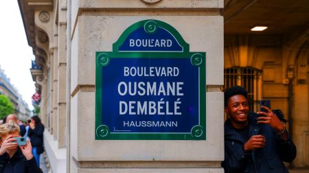 Illustration de la modification fictive du boulevard Haussmann en "boulevard Ousmane" sur Apple Plans. Image réalisée par IA.