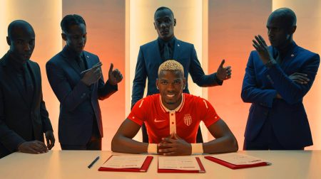 Illustration de Paul Pogba en tenue de l'AS Monaco lors de son retour en Ligue 1. Image réalisée par IA.