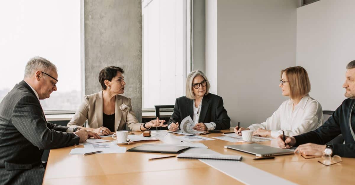 Chelsea doit finir le travail business people office meeting