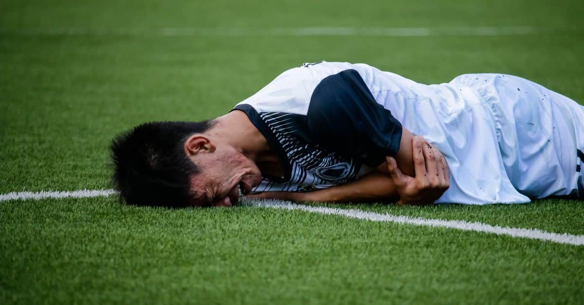 Angleterre : Terry forfait pour l’Ukraine injured soccer player medical