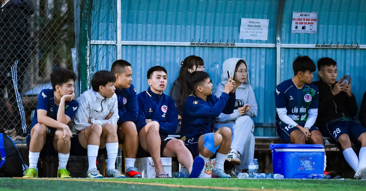 Hull City limoge son manager soccer coach training sideline