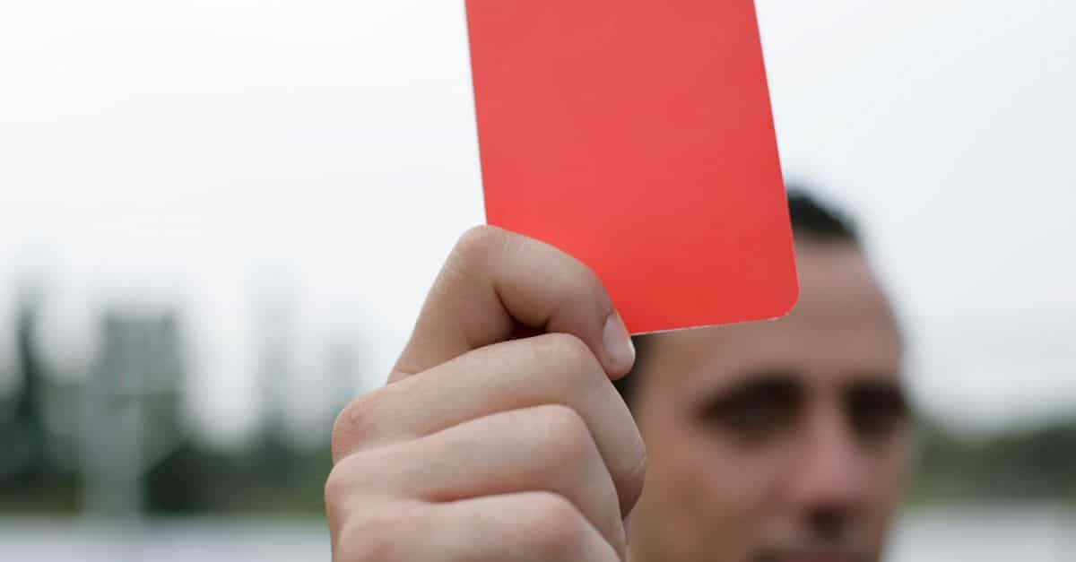Le carton d’Arsenal face à Blackburn soccer referee yellow card