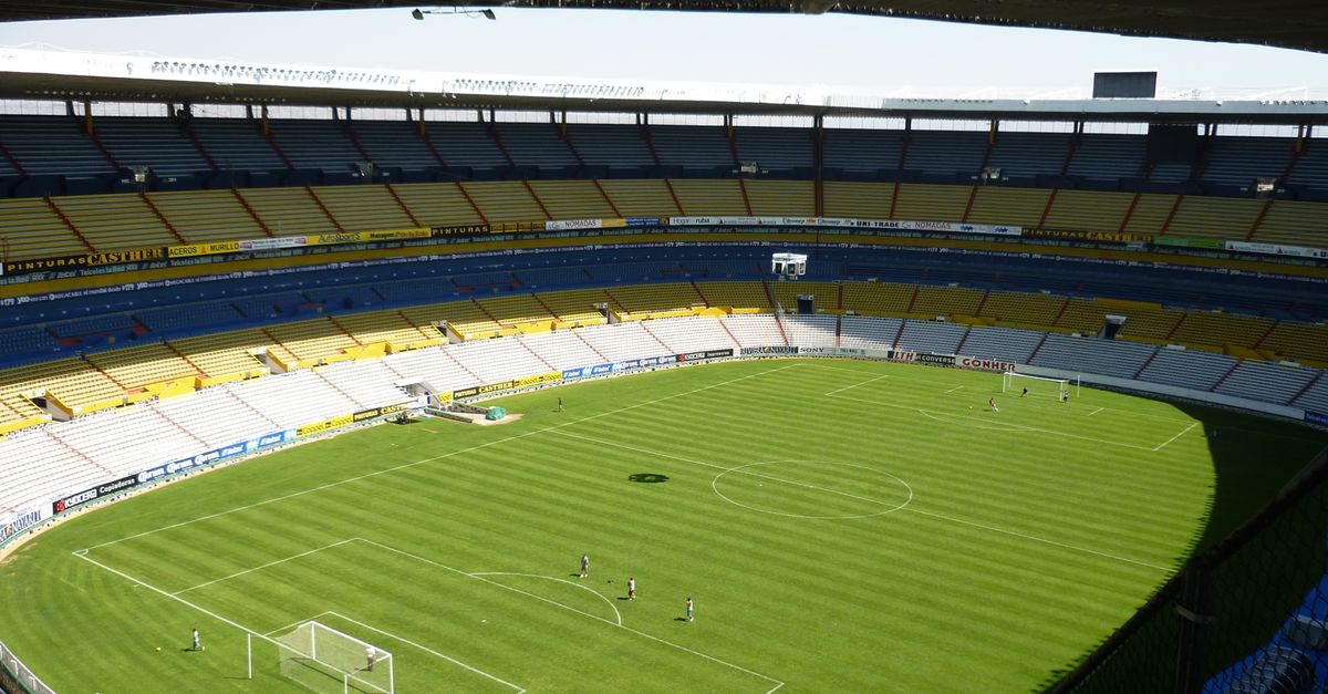 Arsenal, club le plus cher de Premier League soccer stadium football pitch