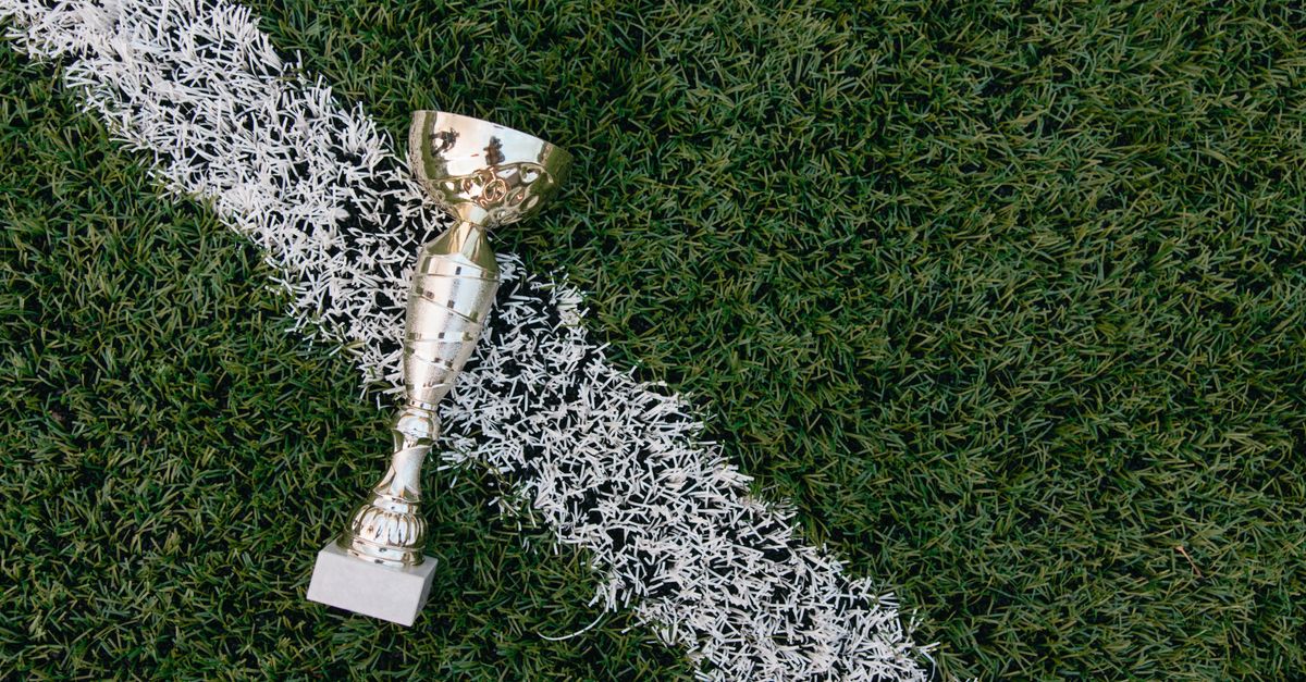 Manchester United à une victoire du titre soccer trophy championship